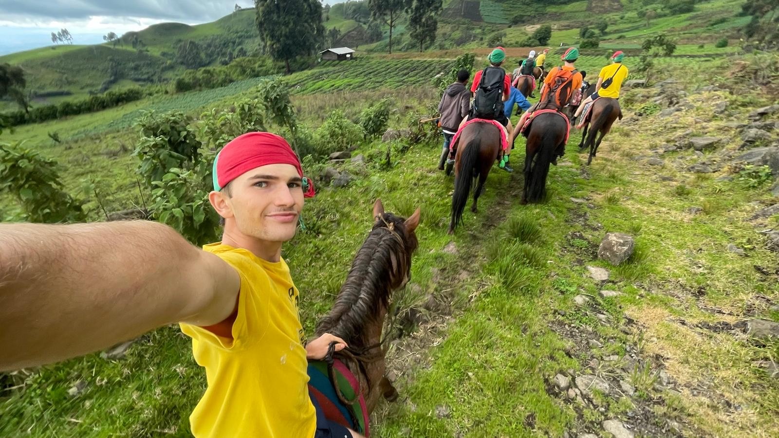 visite à cheval des montagnes environnantes